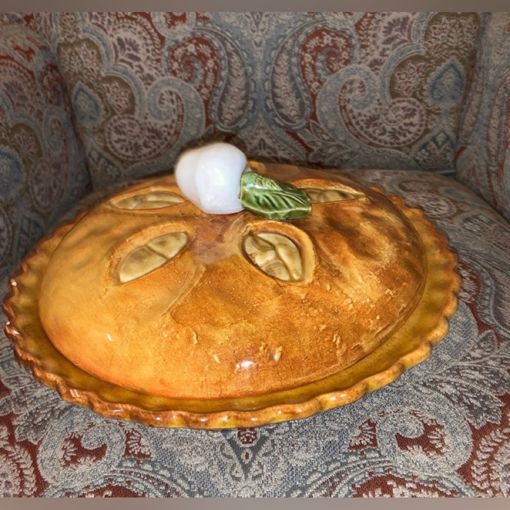 Beautiful Pie Dish with Cover - Picture 4 of 11